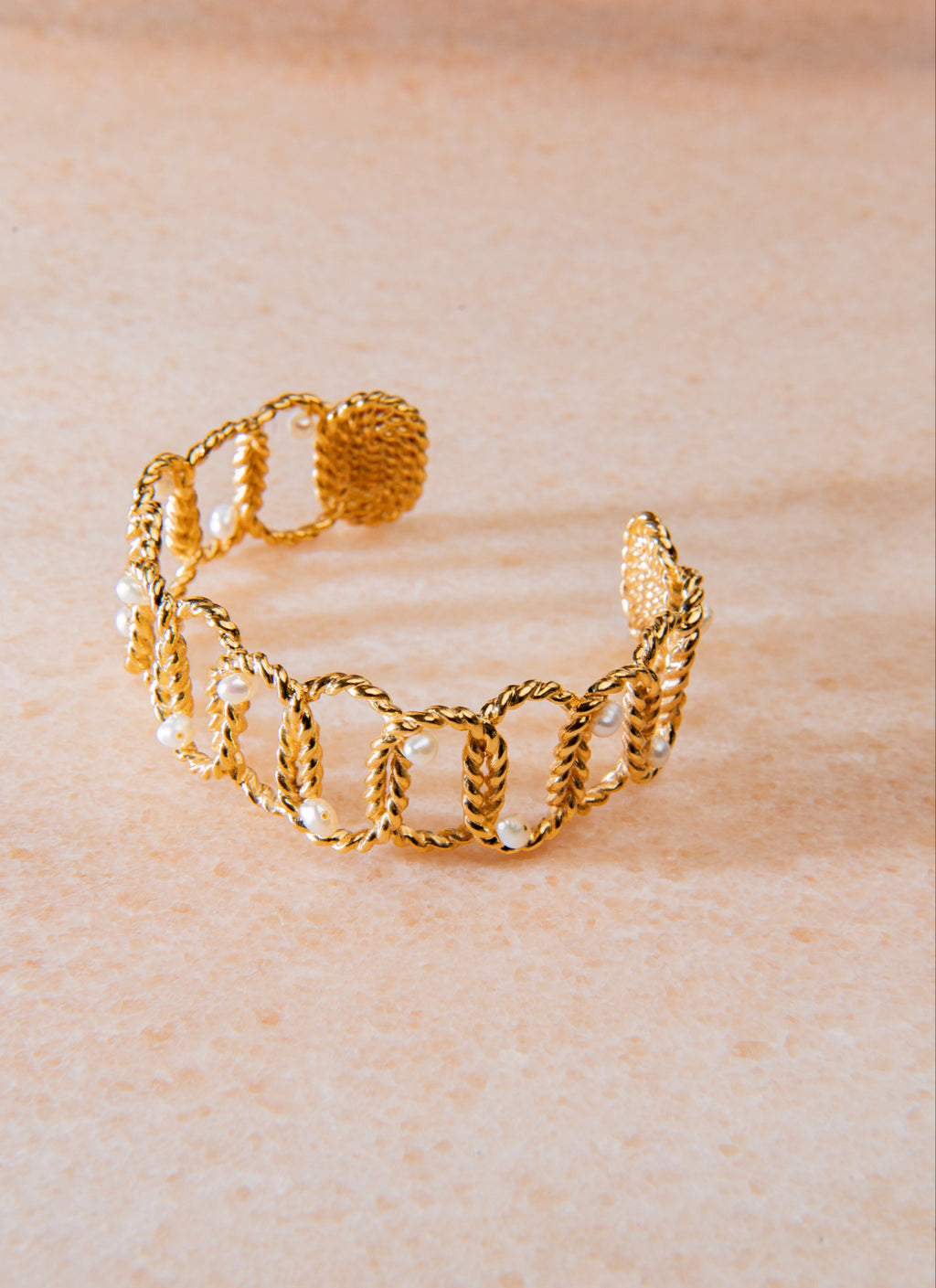 GOLDEN KNOTS CUFF